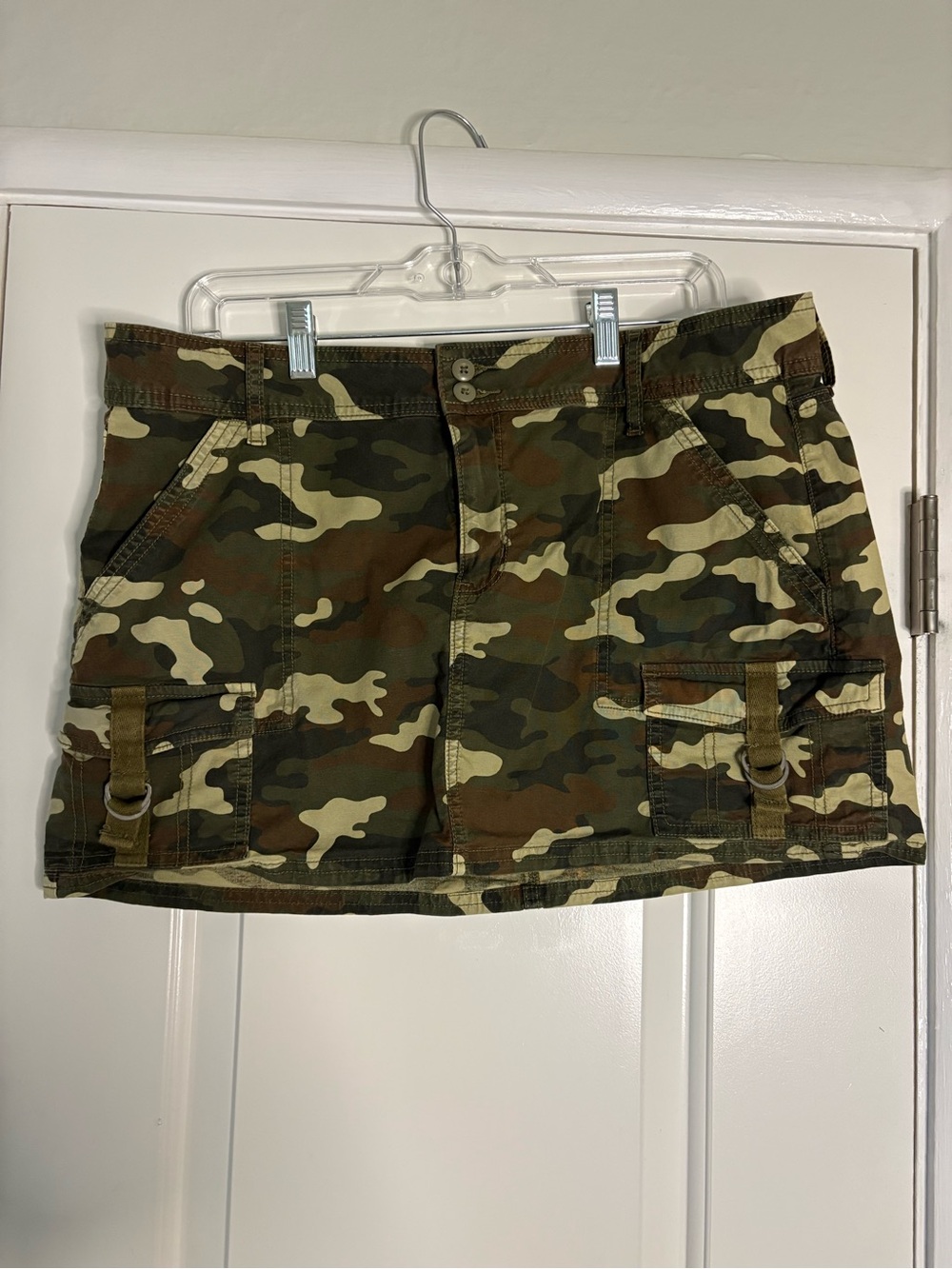 American Eagle Green & Brown Camo Low Rise Mini Skirt - Size 14